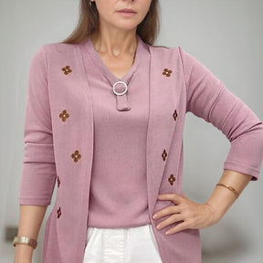 Blusinha Cardigan Luísa com Efeito Sobreposto e Aplique Floral / Elegância para Mulheres de Bom Gosto! Compre 1 e Leve 2